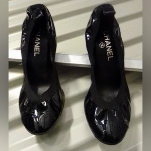 Black Cc Patent Cap Toe Ballet Heels E G26644 PumpsThese Chanel Black Cc Paten